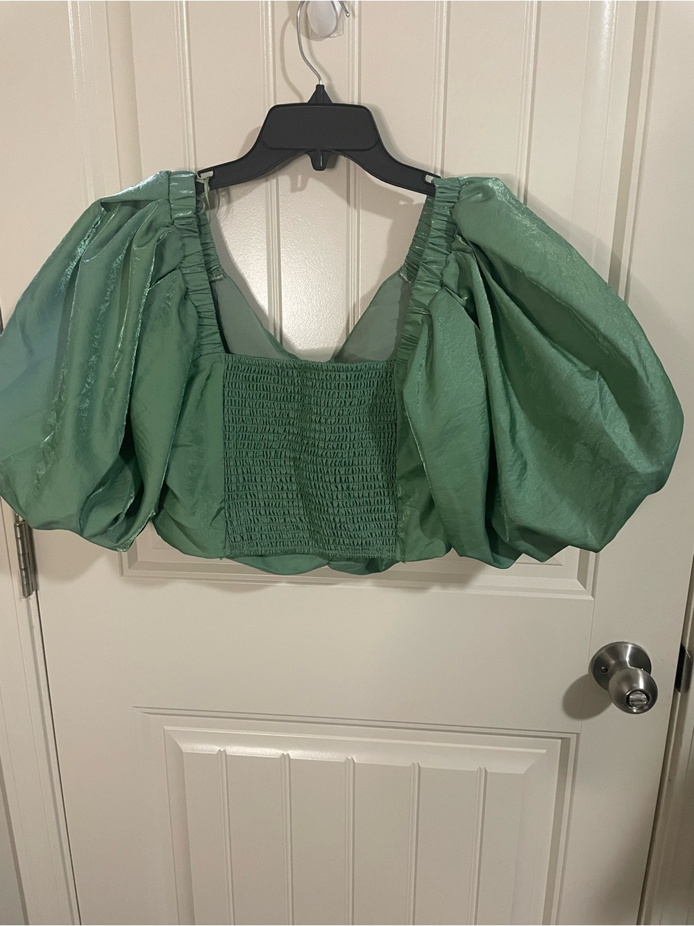 Off-Shoulder Green Puff-Sleeve Crop Top - Picture 4 of 7
